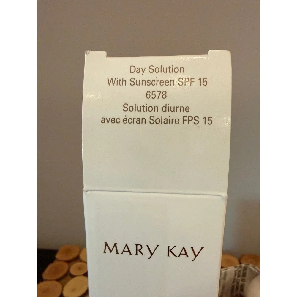 EXPIRED Mary Kay Day Solution with spf‎ 15, 657800 / 6578  NEW